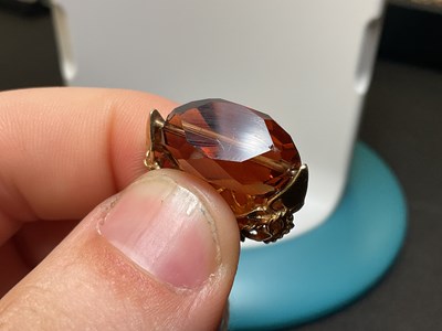Lot 30 - A 9ct yellow gold swivel fob with faceted...
