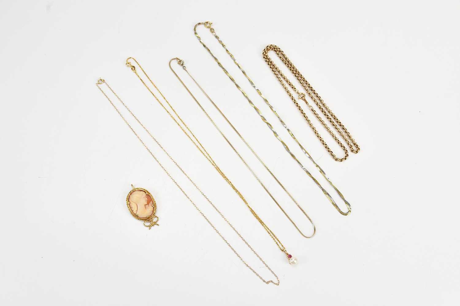 Lot 5 - A selection of 9ct gold jewellery including a...