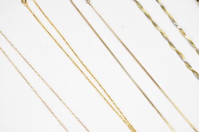 Lot 5 - A selection of 9ct gold jewellery including a...