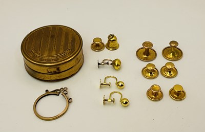 Lot 444 - A group of 9ct yellow gold jewellery, to...