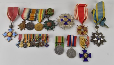 Lot 511 - A set of WWI and WWII military medals,...