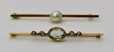 Lot 466 - A yellow metal aquamarine and diamond set...