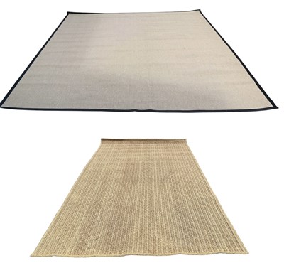 Lot 157 - A large modern machine made woollen ground...