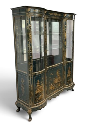 Lot 4 - A 1930s Japanese green chinoiserie lacquered...