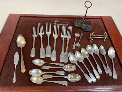 Lot 487 - A group of mixed silver, including Fiddle...