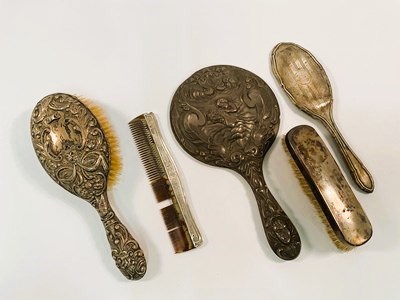 Lot 555 - A quantity of hallmarked silver items...