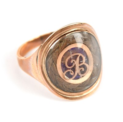 Lot 578 - A George III yellow metal mourning ring, set...