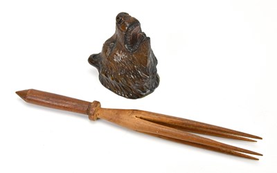 Lot 296 - A Black Forest style carved bear's head, with...
