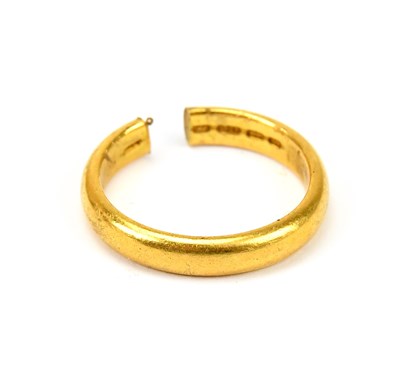 Lot 562 - A 22k yellow gold wedding band, approximate...