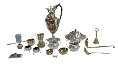 Lot 1084 - A small quantity of assorted silver plated...