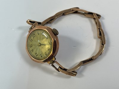 Lot 511 - An early 20th century lady's 9ct yellow gold...