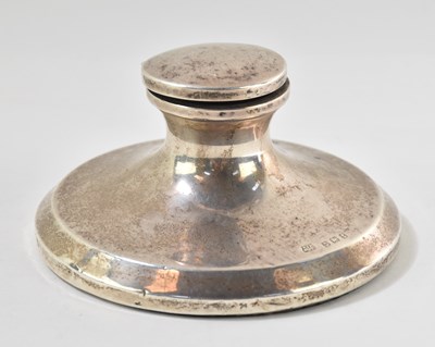 Lot 1275 - A George V hallmarked silver circular inkwell,...