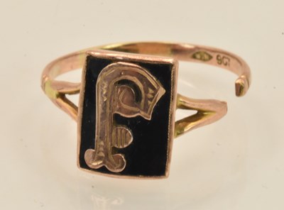 Lot 1404 - A 9ct yellow gold onyx set initial ring, the...
