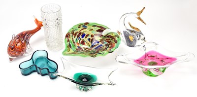 Lot 1432 - A collection of art glass, comprising bowls,...