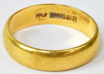 Lot 768 - A 22ct yellow gold wedding band, marked 22,...