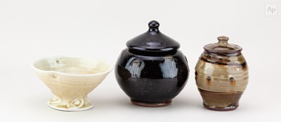 Lot 311 - JOHN JELFS (born 1946); a stoneware jar and...