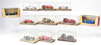Lot 200 - A collection of appoximately forty boxed...