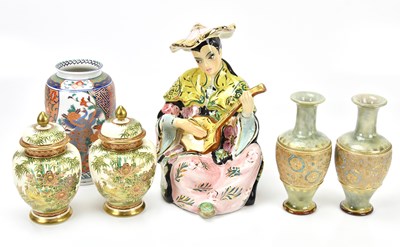 Lot 1374 - A group of mixed ceramics to include a pair of...
