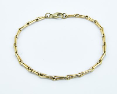 Lot 771 - A 9ct yellow gold bar link bracelet with ring...