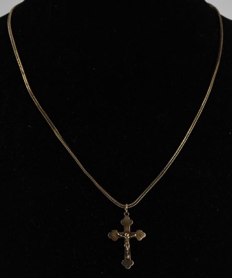 Lot 1477 - A 9ct yellow gold herringbone thin necklace,...