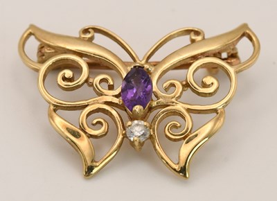 Lot 1531 - A 9ct yellow gold modern open brooch in the...