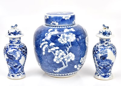 Lot 653 - A late 19th century Chinese blue and white...