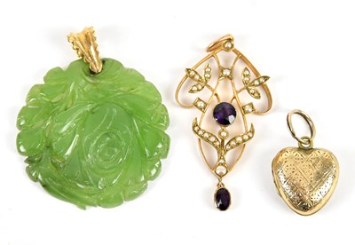 Lot 604 - An Edwardian yellow metal seed pearl set...