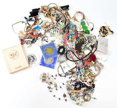 Lot 835 - A quantity of costume jewellery to include...