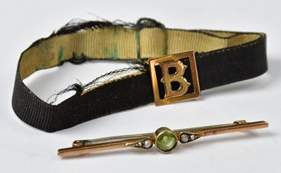 Lot 788 - A 9ct yellow gold bar brooch set with a...
