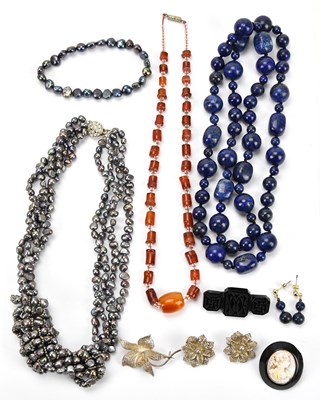 Lot 592 - A group of Victorian and later jewellery...