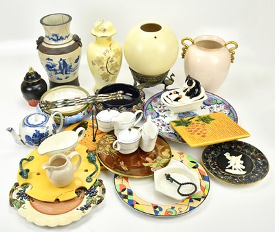 Lot 1335 - A mixed collection of decorative ceramics,...