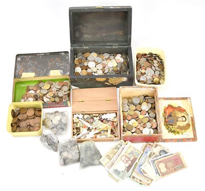 Lot 625 - A mixed collection of coins comprising pennies,...