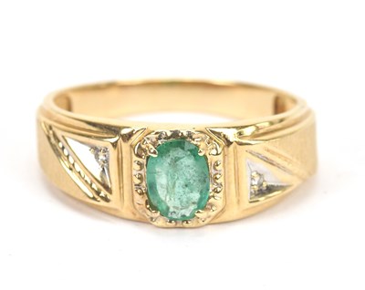 Lot 567 - A 14ct yellow gold and green stone ring, size...