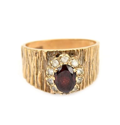 Lot 572 - A 9ct yellow gold and garnet ring, size J,...