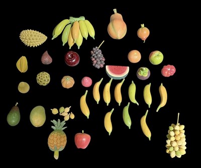 Lot 496 - A collection of assorted modern novelty hand...