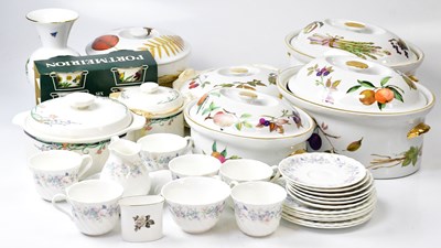 Lot 161 - Various table wares including Royal Worcester '...