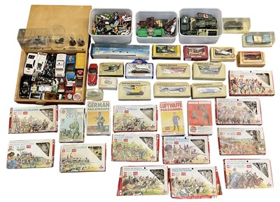 Lot 727 - A large quantity of assorted vintage and...