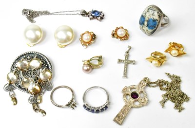 Lot 825 - A mixed lot of silver, white metal and costume...