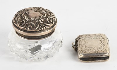 Lot 1311 - A George V hallmarked silver vesta case, with...