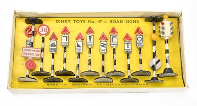 Lot 1828 - DINKY; a No. 47 set of road signs, boxed.