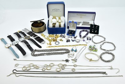Lot 1580 - Various items of costume jewellery including...