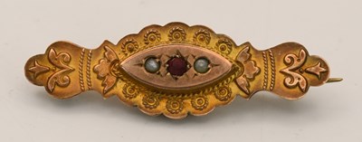 Lot 1530 - A Victorian 9ct rose gold bar brooch set with...