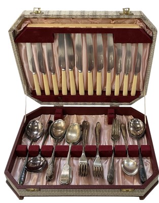 Lot 1098 - An early to mid 20th century part setting...