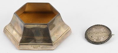 Lot 1323 - CARRS OF SHEFFIELD LTD; a modern Elizabeth II...