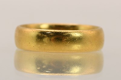 Lot 1378 - A 22ct yellow gold band ring, size K, with...