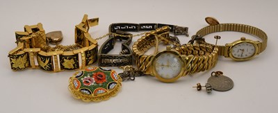 Lot 1578 - Various items of costume jewellery including...
