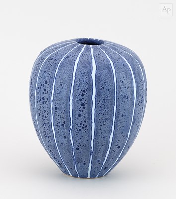 Lot 475 - PETER BEARD (born 1951); a small stoneware...