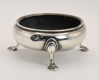 Lot 1324 - A George III hallmarked silver circular open...