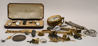 Lot 1584 - Various items of costume jewellery and...