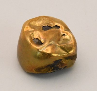 Lot 1355 - A yellow gold tooth, approx 3.33g (including...